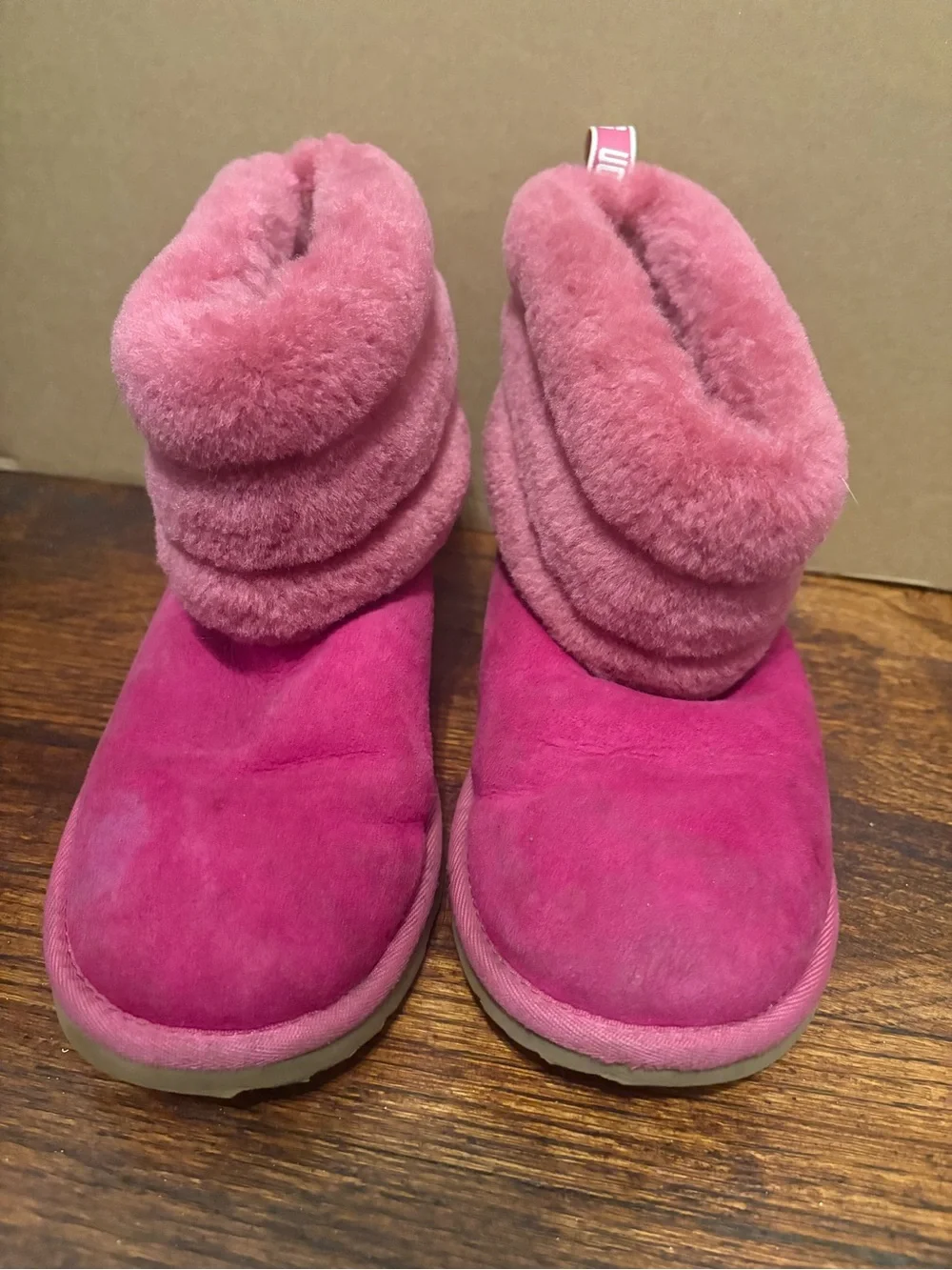 UGG Fluff Mini Quilted Fuchsia Pink Sheepskin Boots Size 6 Big Kids / Women’s 8